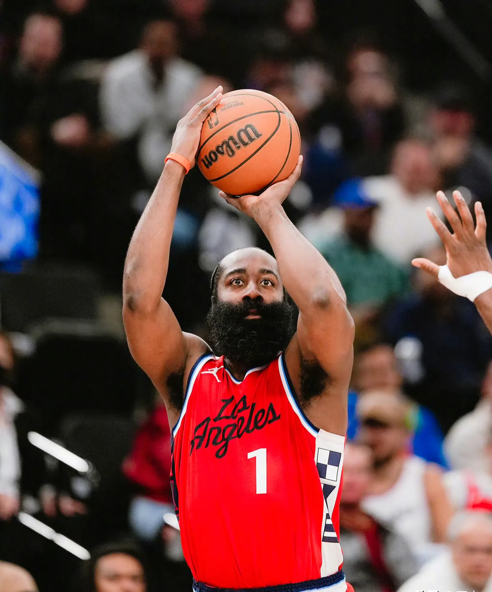 爱游戏体育-蒂姆重返赛场，最后时刻胜出首场状态出色，快船观众沸腾！的简单介绍