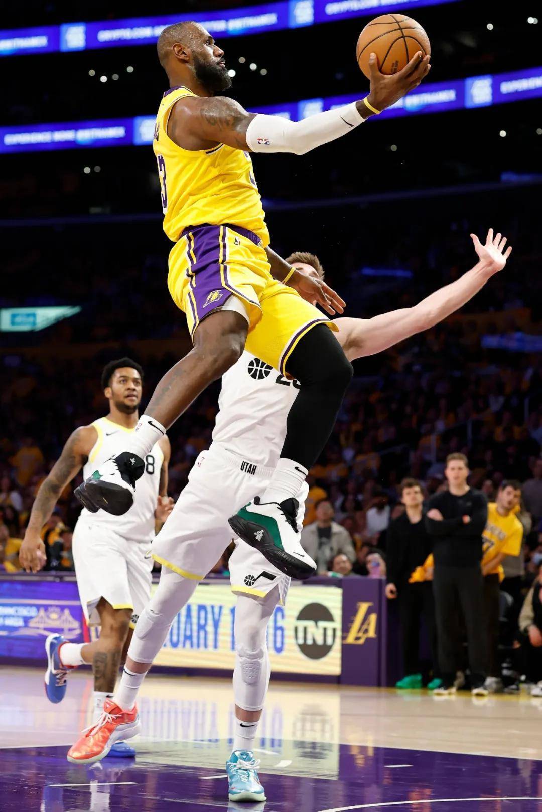 AYX SPORTS-关于东契奇新星突破纪录表现惊艳，塞尔维亚队未来可期！的信息