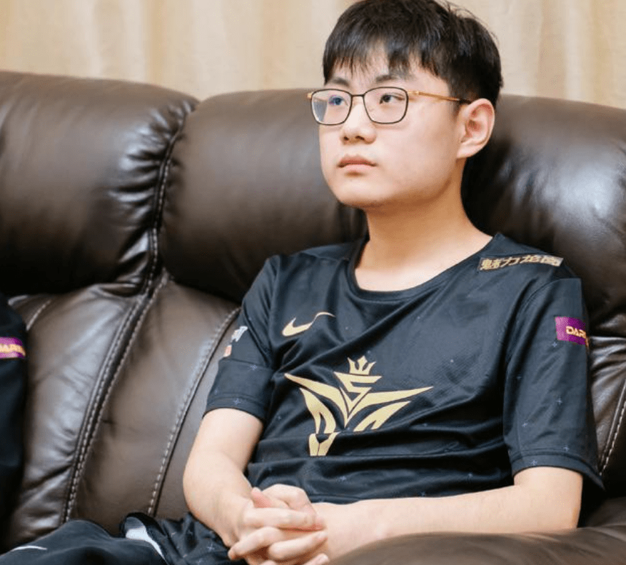 AYX SPORTS-关于Rookie回归赛场，精彩发挥首场状态亮眼，拜仁观众沸腾！的信息