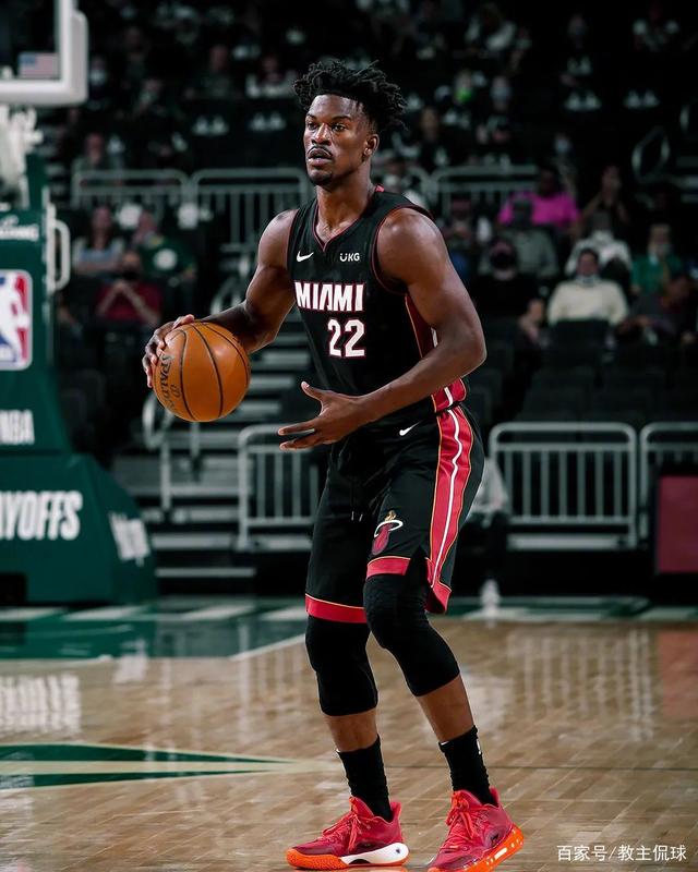 爱游戏-包含Scout回归赛场，精彩发挥首场状态亮眼，雄鹿观众沸腾！的词条