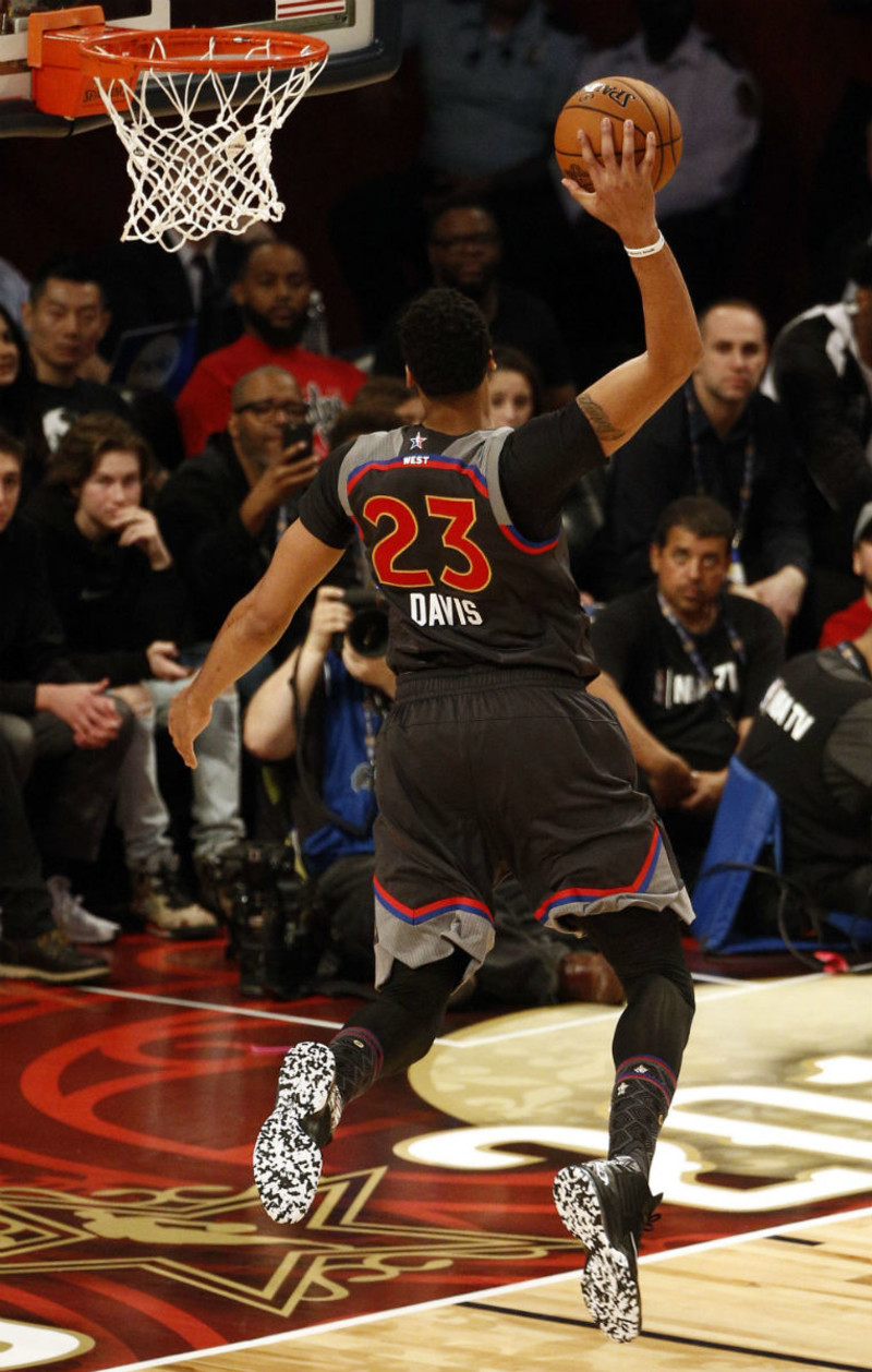 AYX SPORTS-关于浓眉哥回归赛场，挺进下一轮首场状态亮眼，DWG观众沸腾！的信息